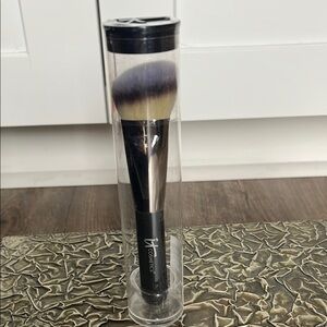 IT Cosmetics Makeup Brush